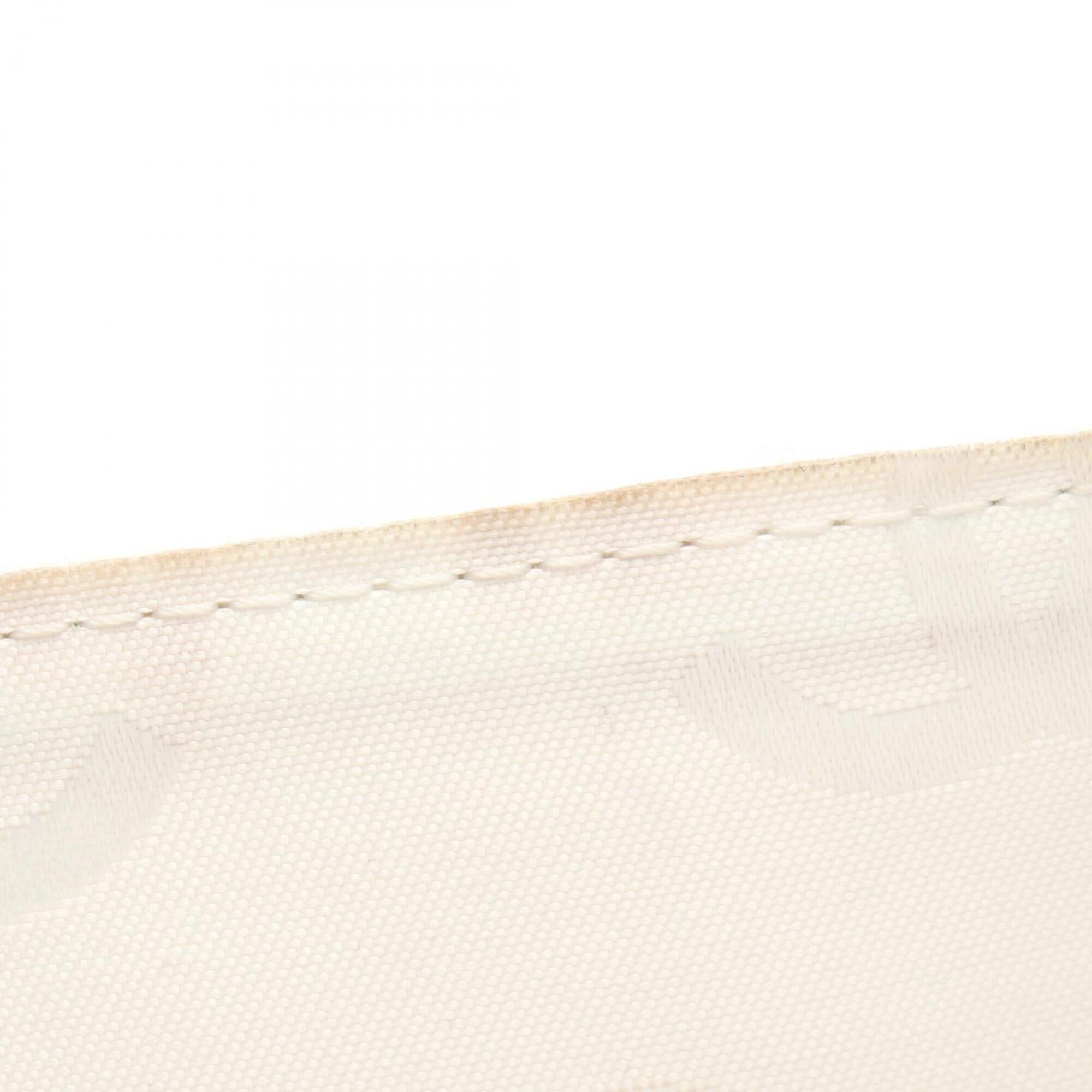 Chanel White Leather Handbag (Pre-Owned)