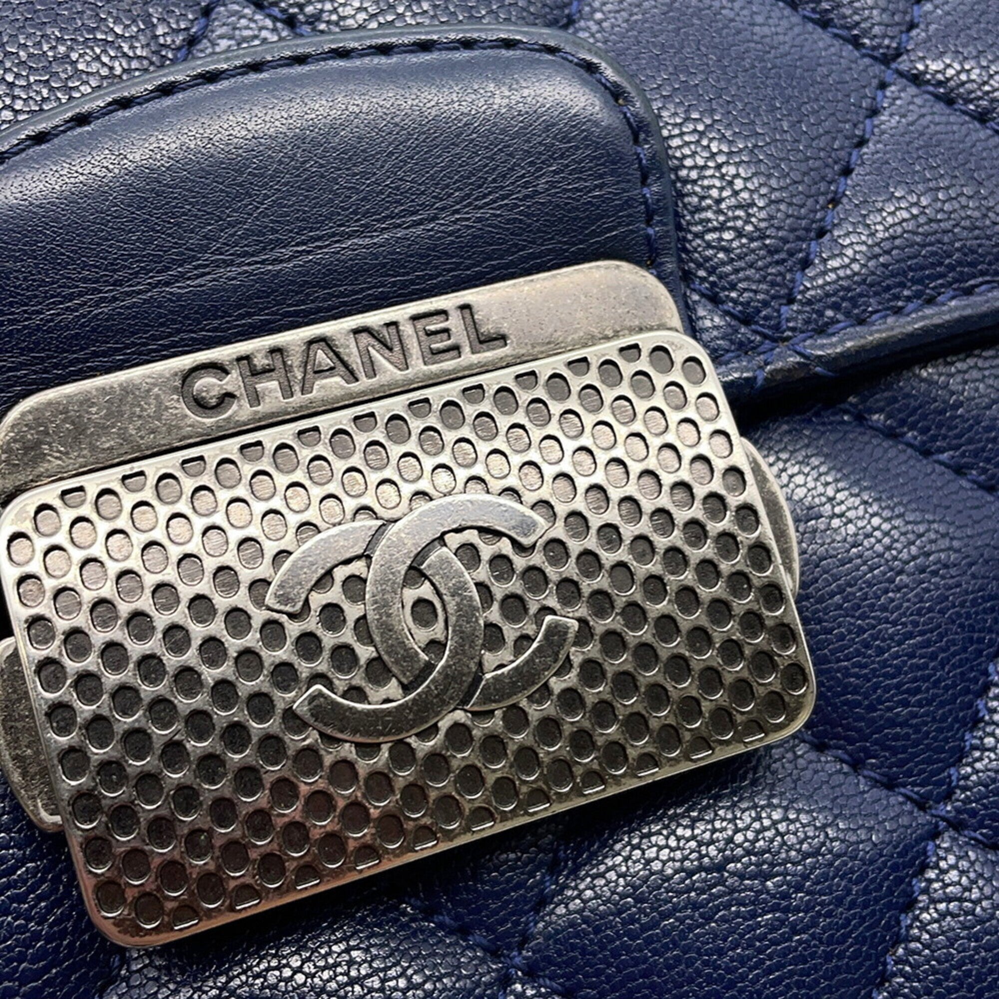 Chanel Navy Leather Handbag Shoulder Bag (Pre-Owned)