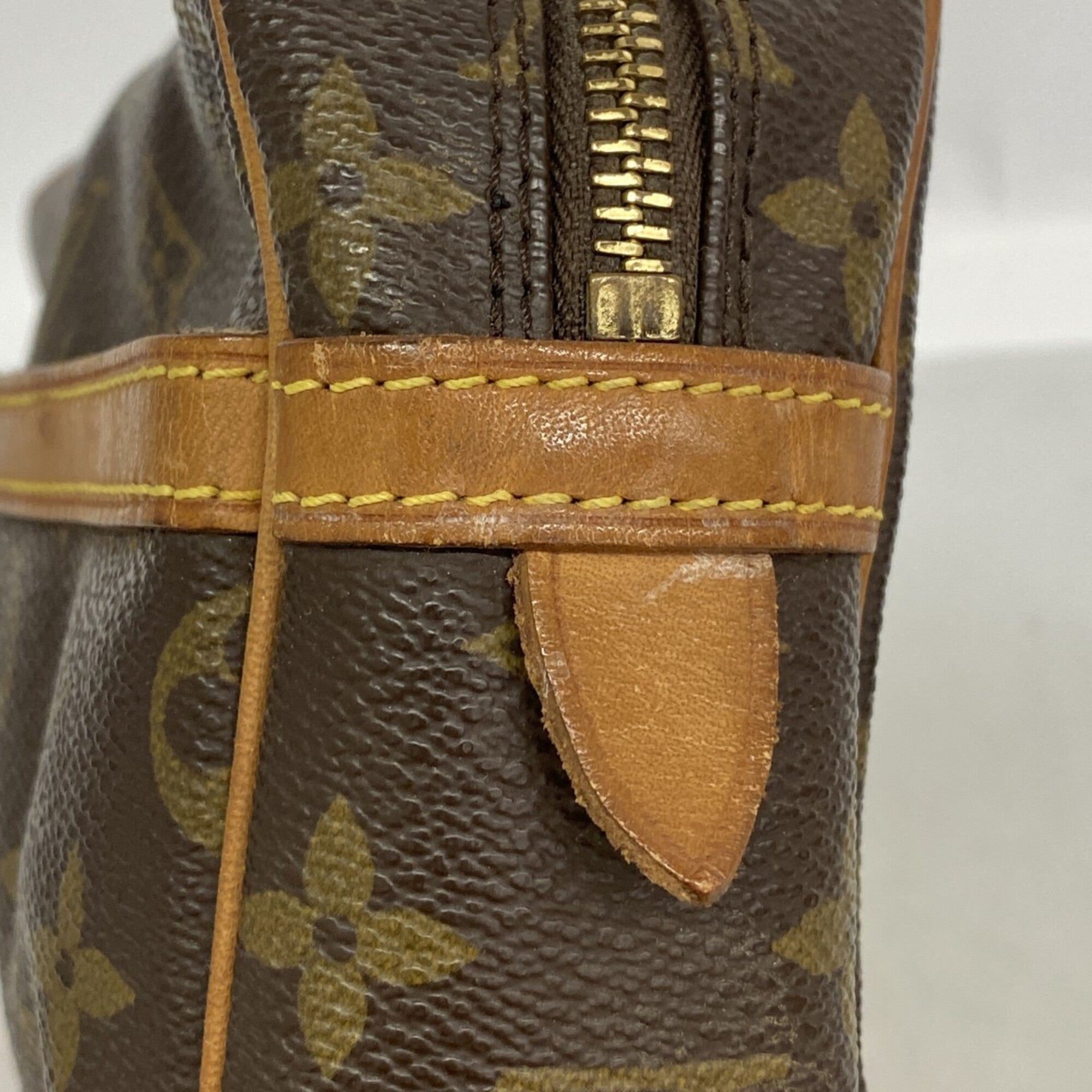 Louis Vuitton Brown Clutch Bag (Pre-Owned)