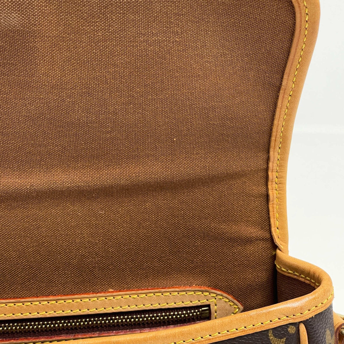 Louis Vuitton Brown Monogram Shoulder Bag (Pre-Owned)