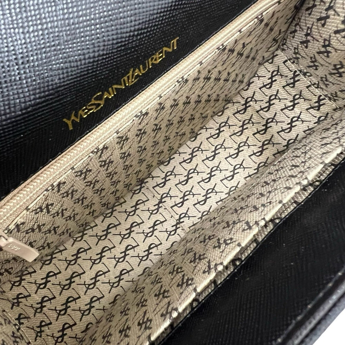 Yves Saint Laurent Black Leather Pochette Shoulder Bag (Pre-Owned)