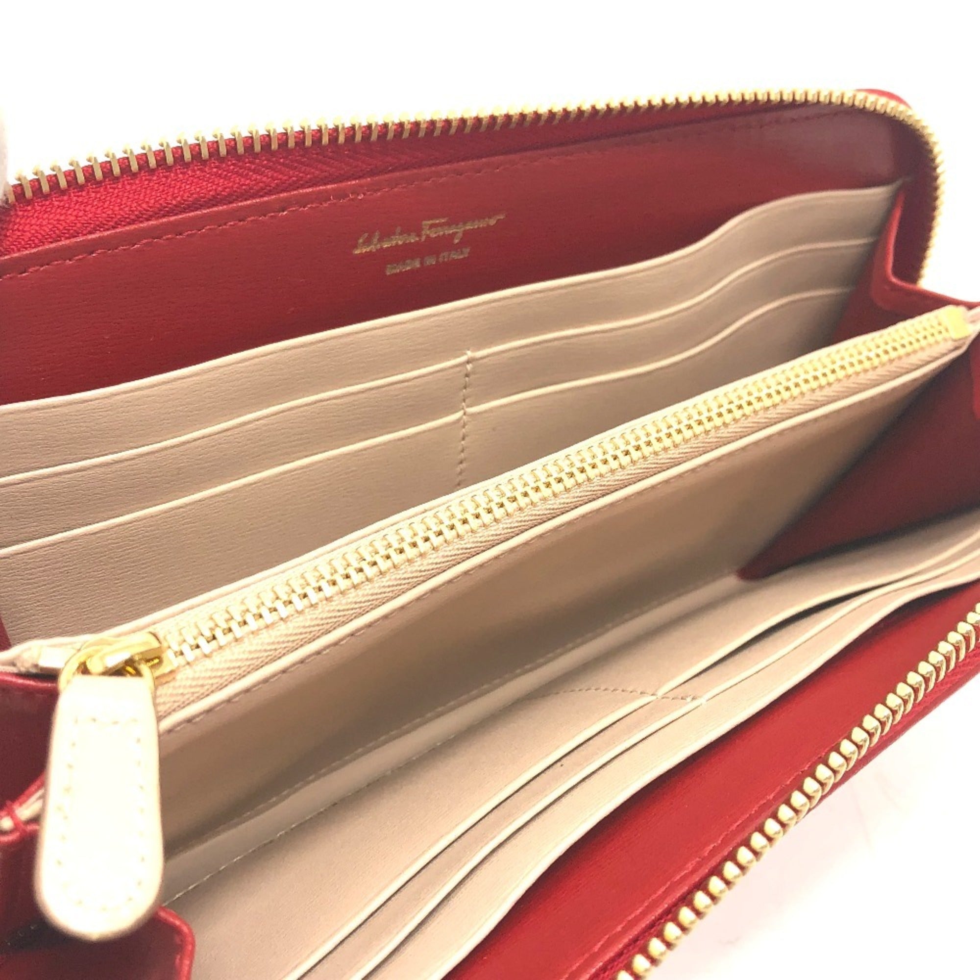 Salvatore Ferragamo Gancini Red Color Leather Long Wallet (Bi-Fold) (Pre-Owned)