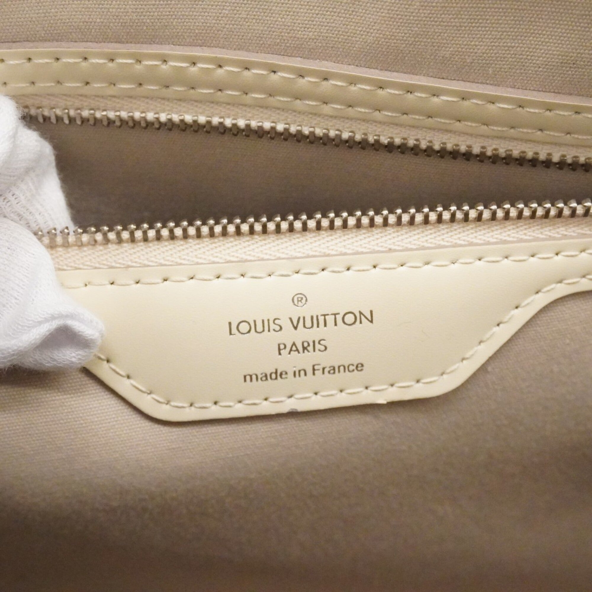 Louis Vuitton Lv Off White Handbag (Pre-Owned)