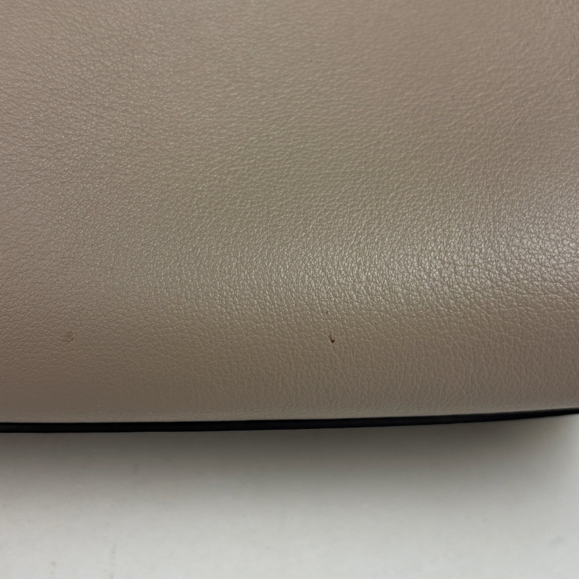 Fendi Beige Leather Handbag (Pre-Owned)