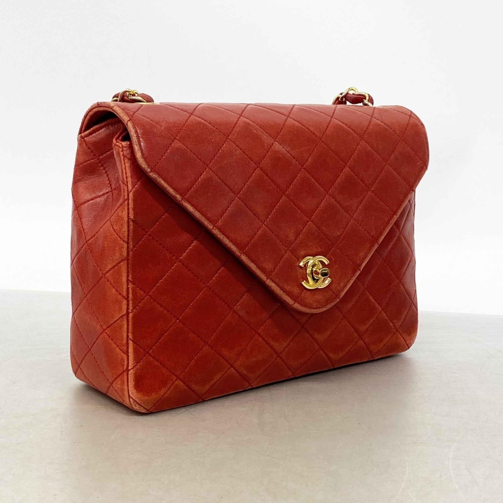Chanel Red Color Leather Shoulder Bag (Pre-Owned)