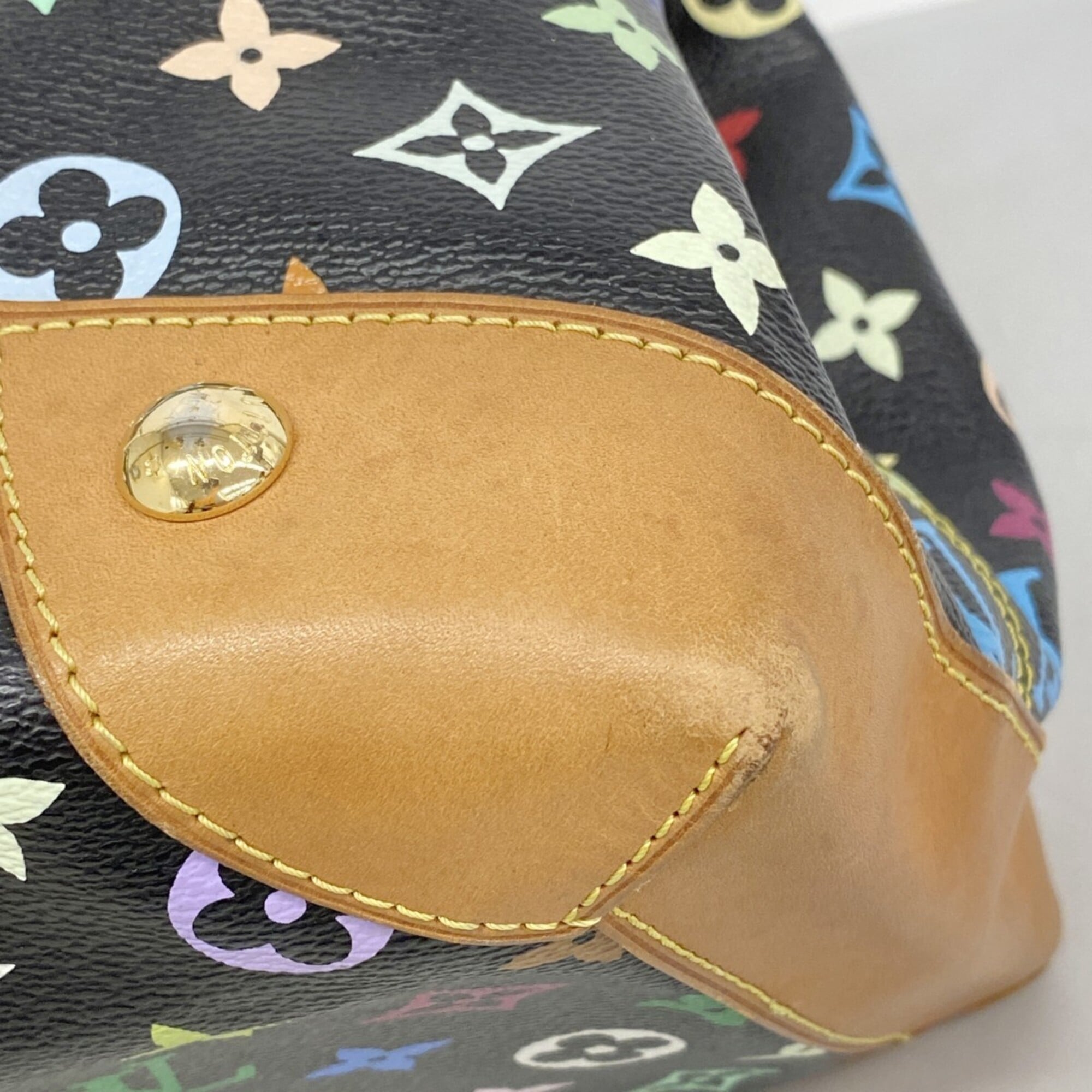 Louis Vuitton Noir Handbag (Pre-Owned)