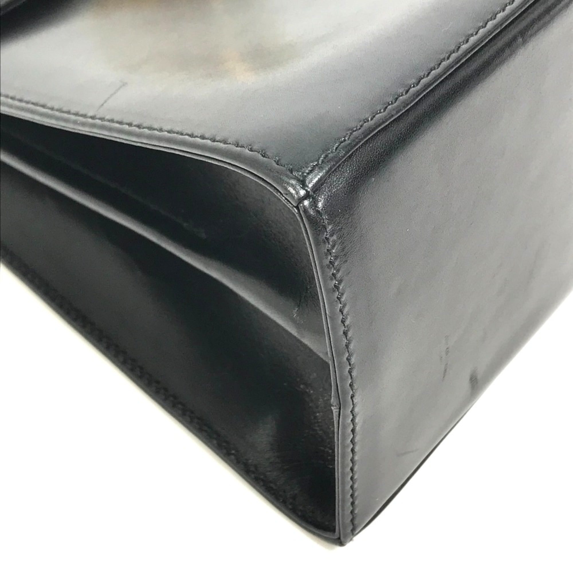 Salvatore Ferragamo Black Leather Shoulder Bag (Pre-Owned)