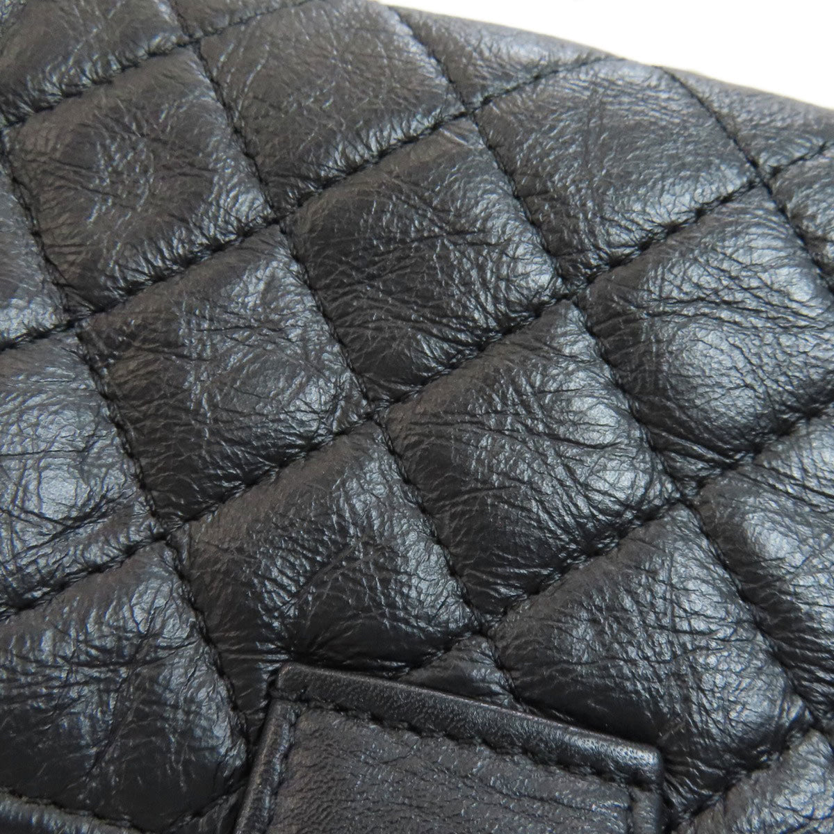 Chanel Black Leather Shoulder Bag (Pre-Owned)