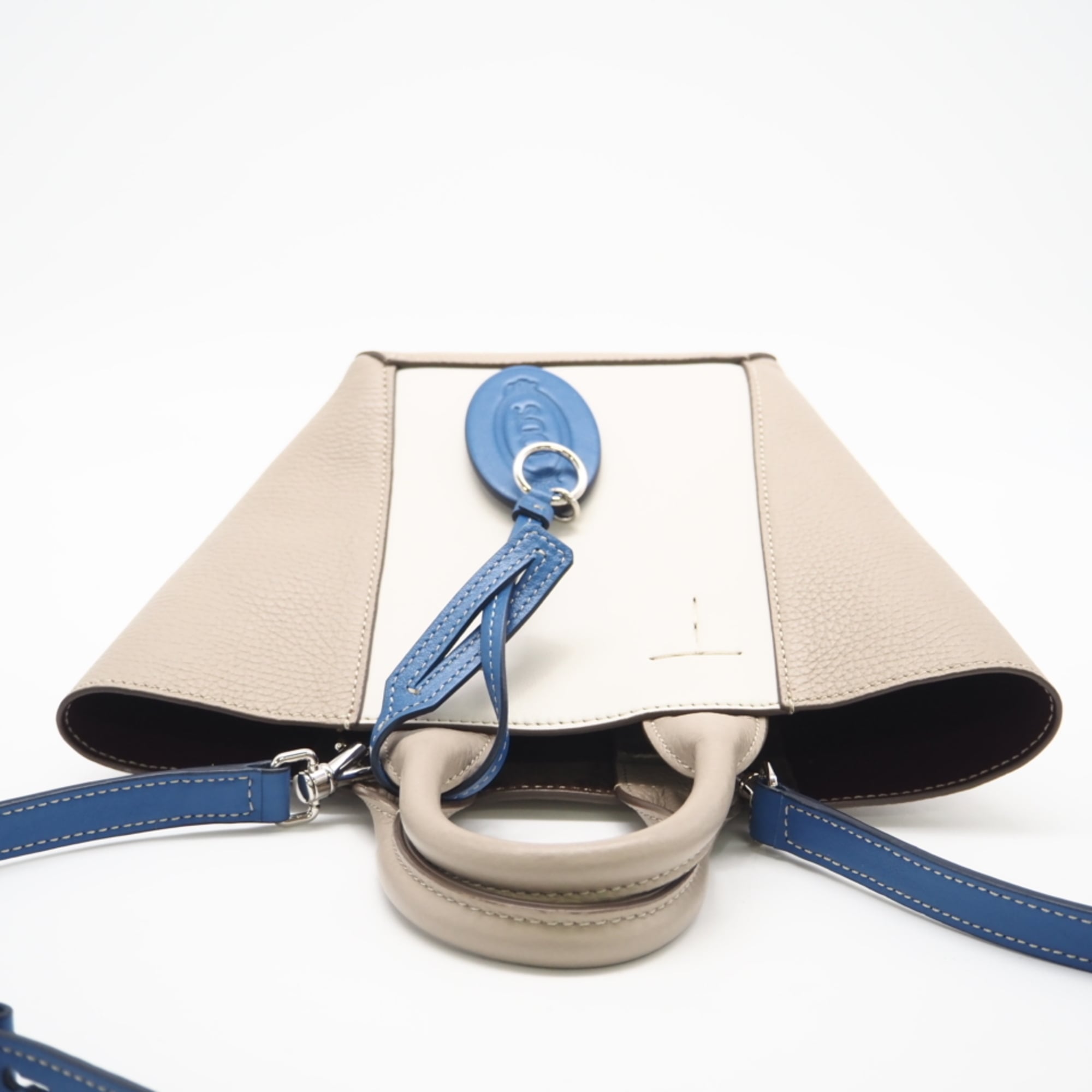 Tod's Beige Blue Leather Handbag (Pre-Owned)