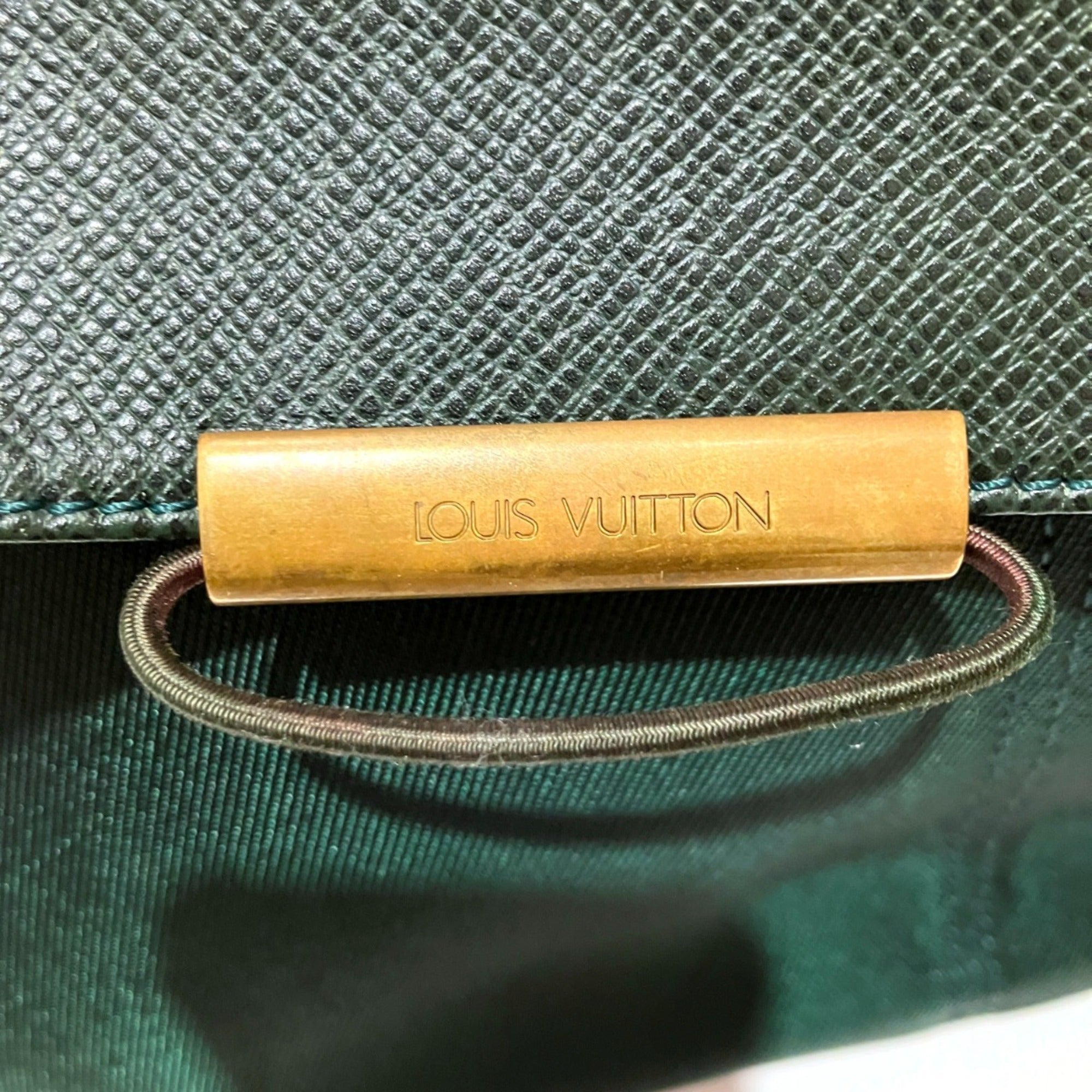 Louis Vuitton Taiga Episea Leather Shoulder Bag (Pre-Owned)