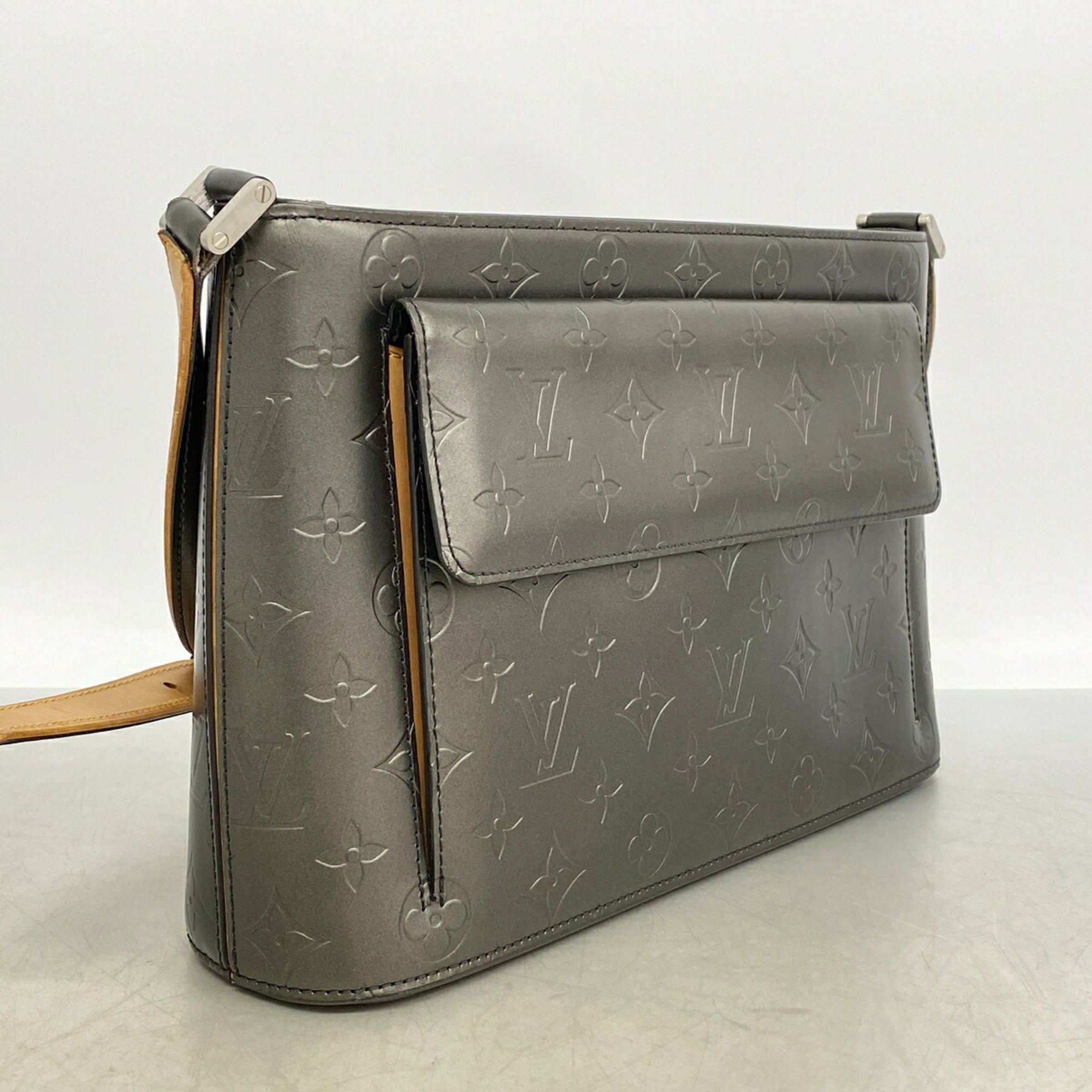 Louis Vuitton Noir Shoulder Bag (Pre-Owned)
