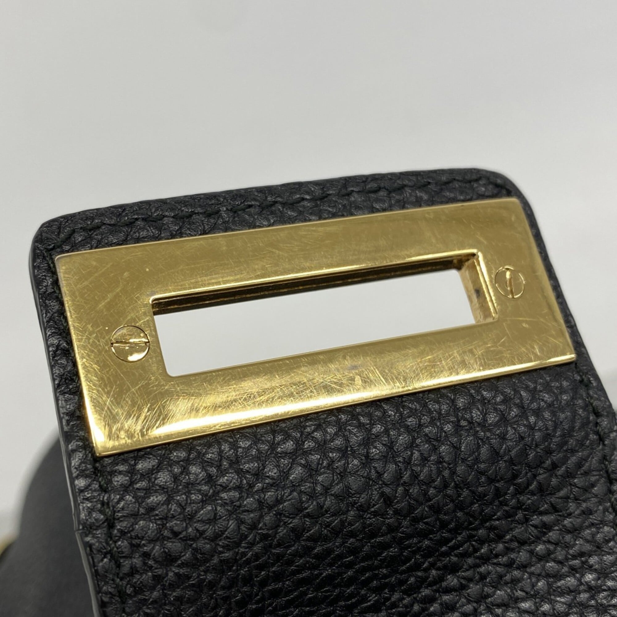 Salvatore Ferragamo Black Leather Shoulder Bag (Pre-Owned)