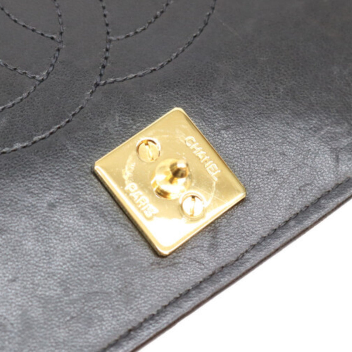Chanel Black Leather Shoulder Bag (Pre-Owned)