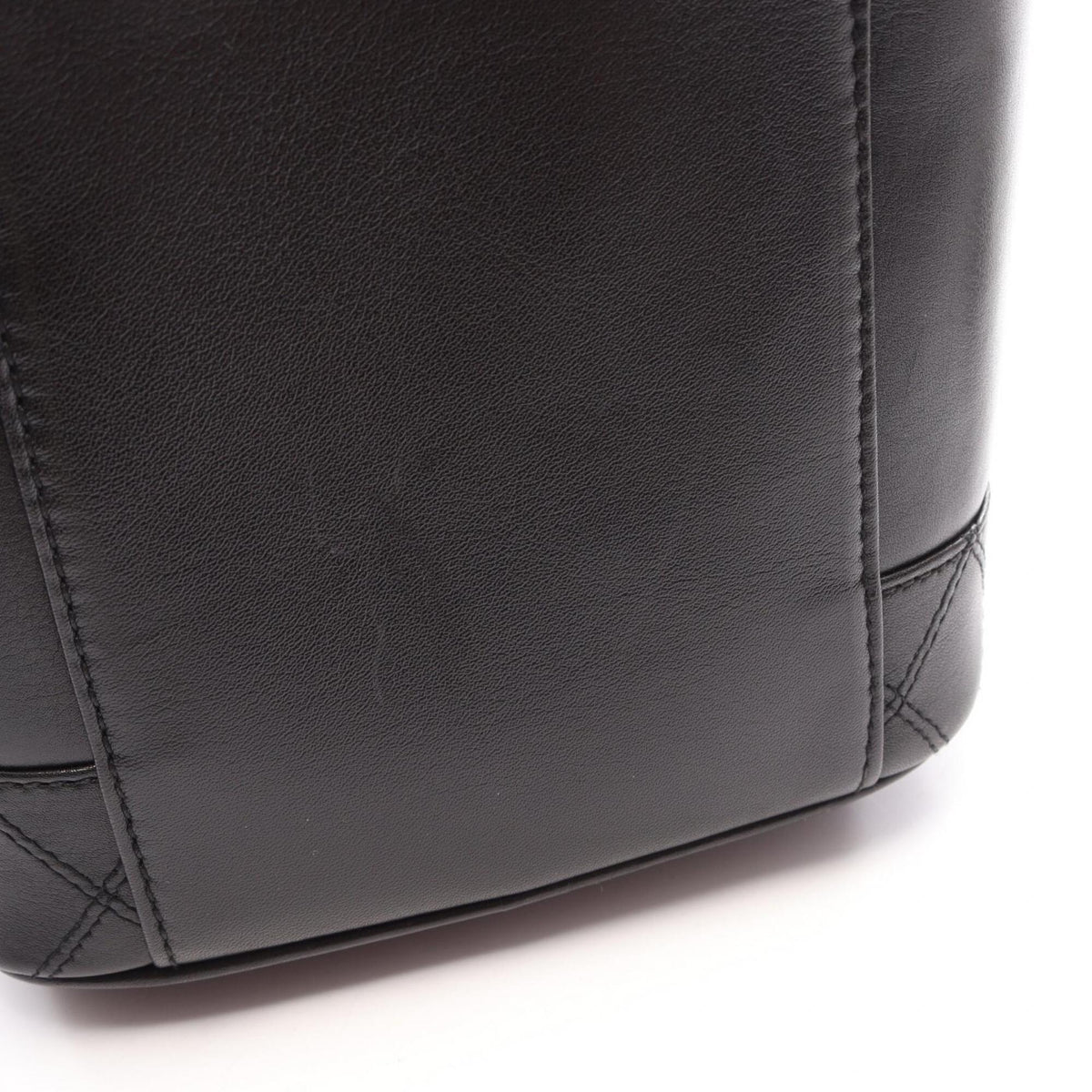 Chanel Black Leather Handbag (Pre-Owned)