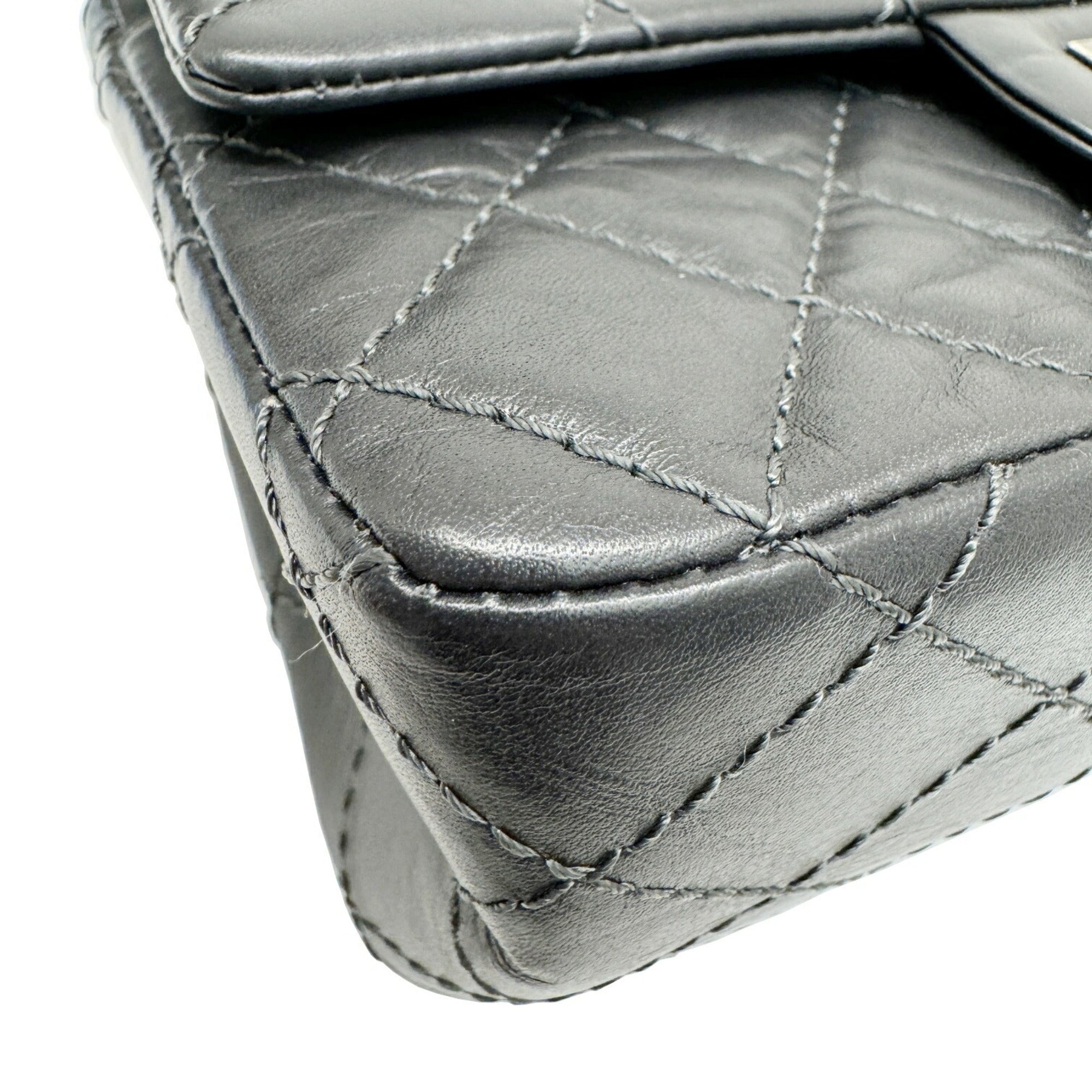 Chanel Dark Gray Leather Shoulder Bag (Pre-Owned)