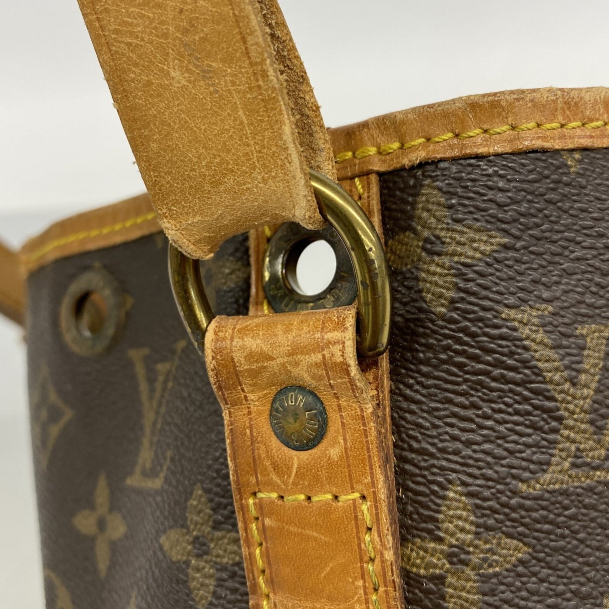 Louis Vuitton Brown Shoulder Bag (Pre-Owned)