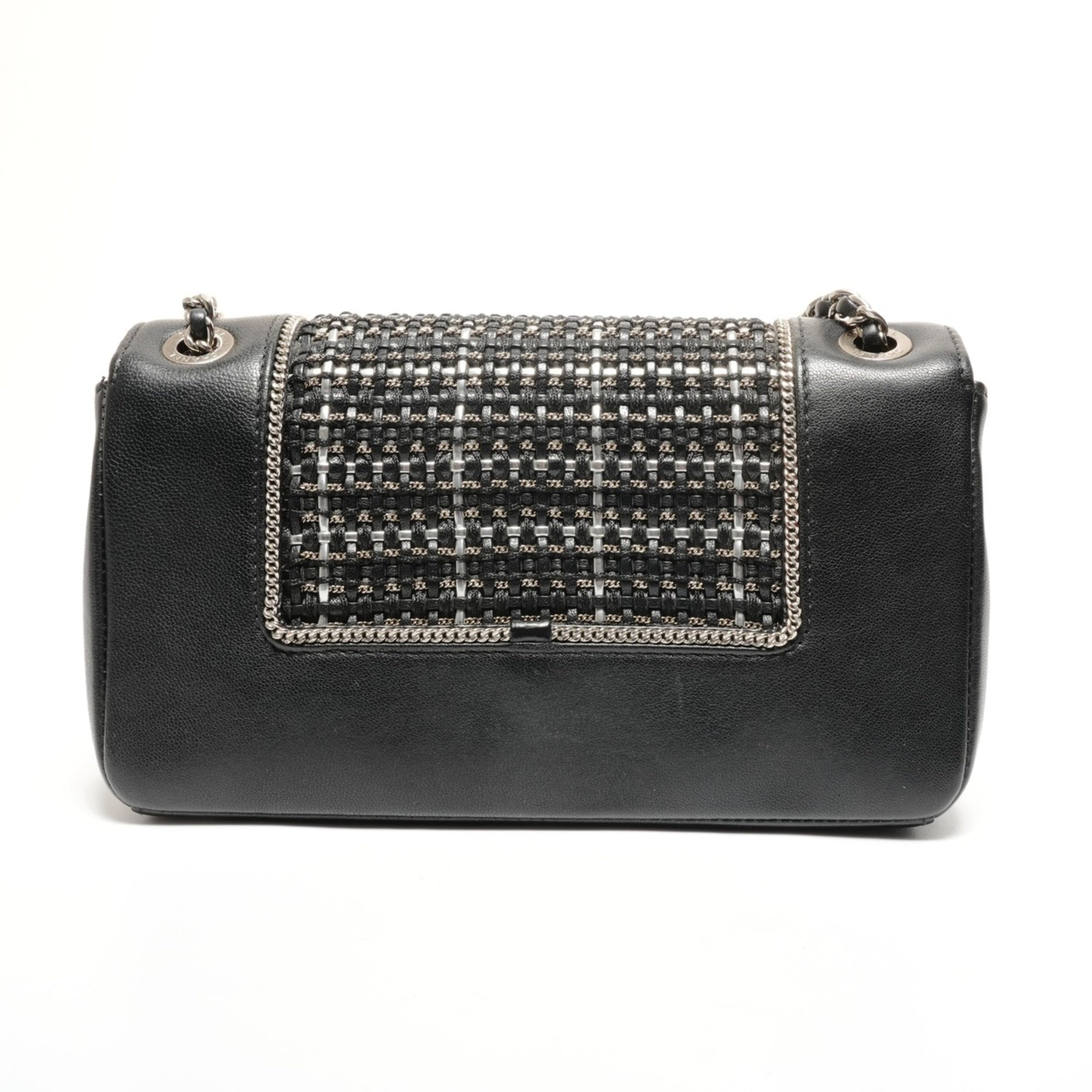 Chanel Black Leather Shoulder Bag (Pre-Owned)
