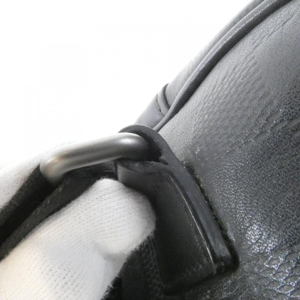 Louis Vuitton Black Leather Shoulder Bag (Pre-Owned)