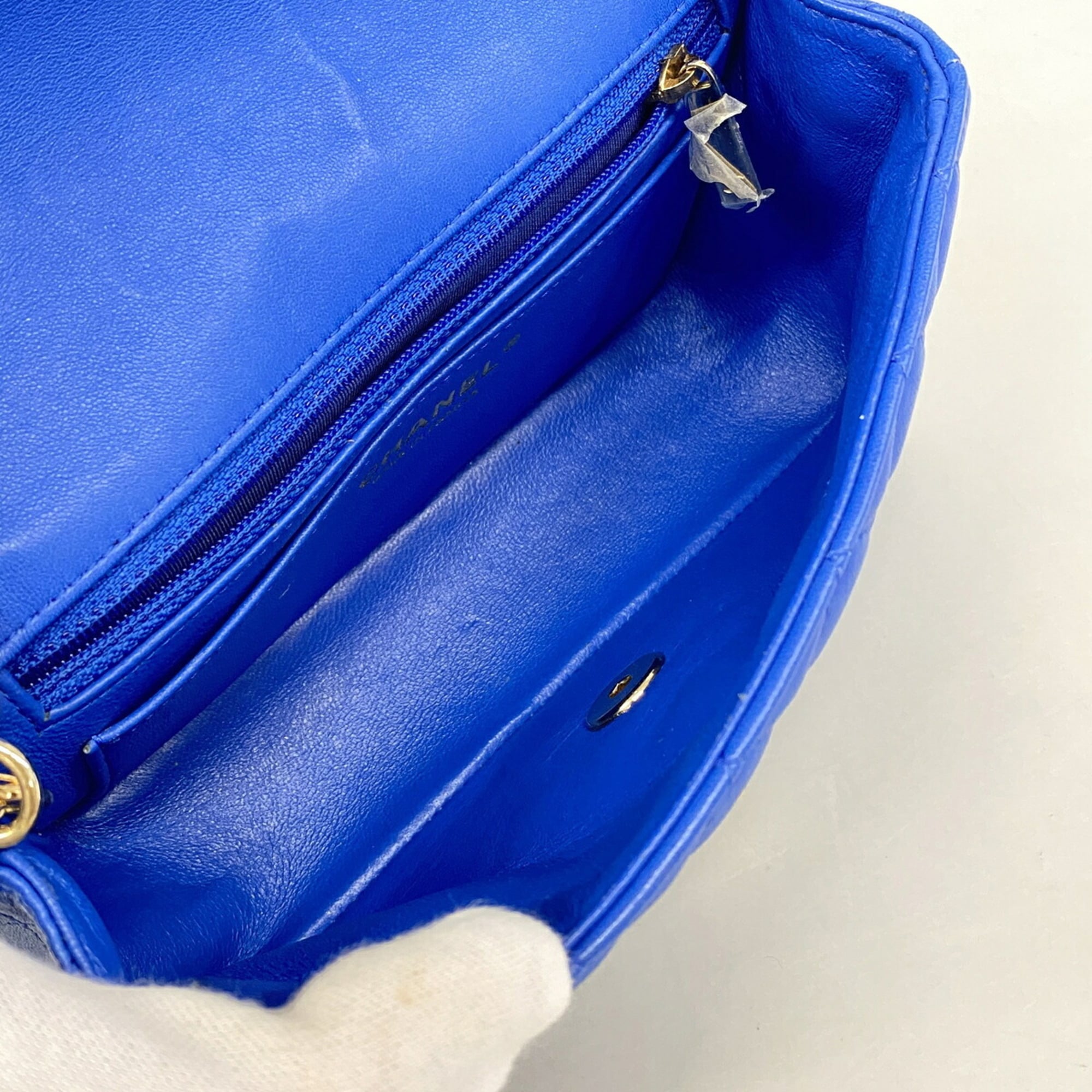 Chanel Blue Leather Shoulder Bag (Pre-Owned)