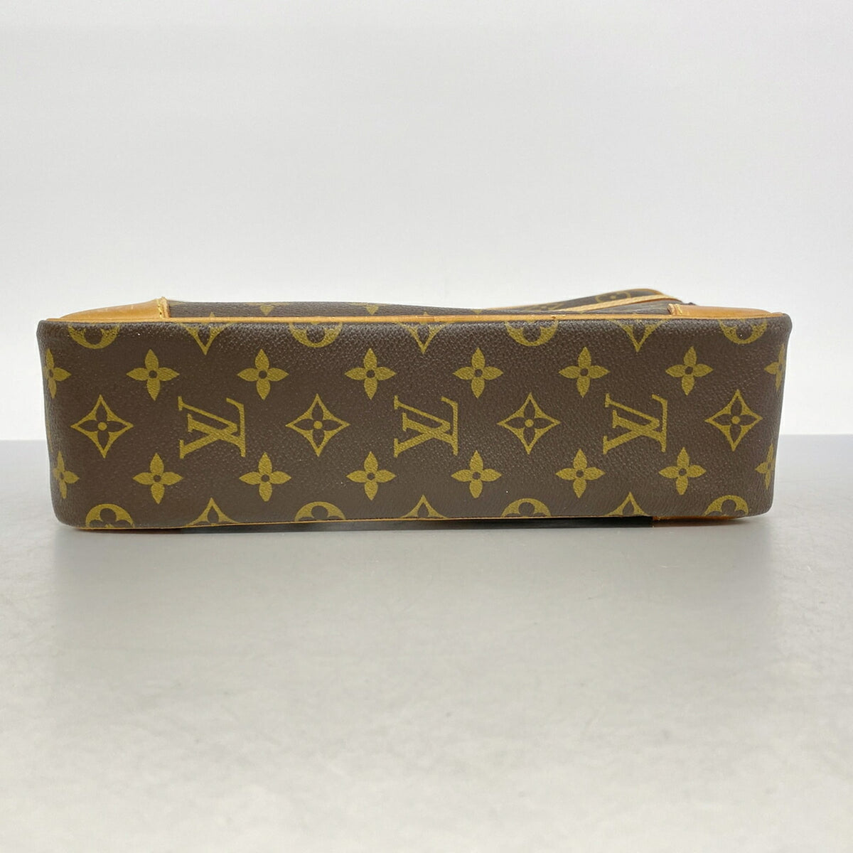 Louis Vuitton Brown Shoulder Bag (Pre-Owned)