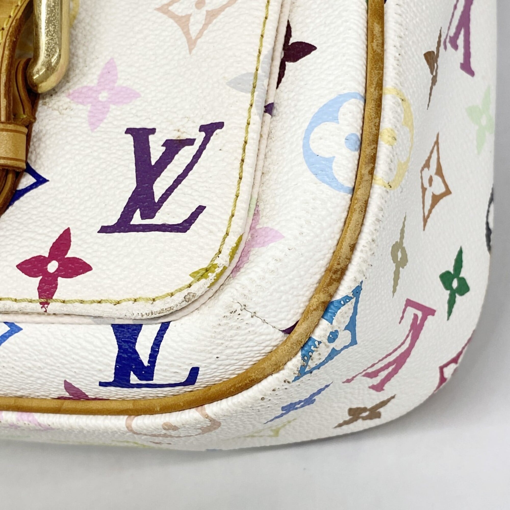 Louis Vuitton Blanc Shoulder Bag (Pre-Owned)