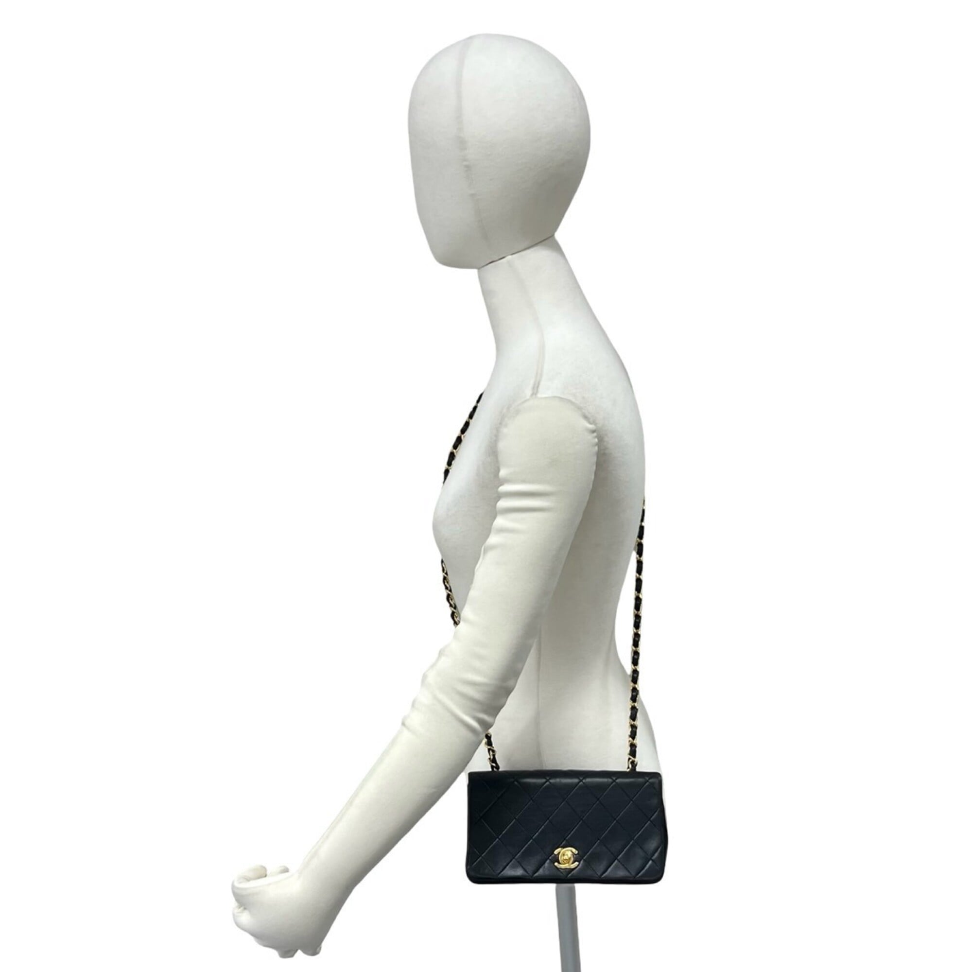 Chanel Black Leather Shoulder Bag (Pre-Owned)