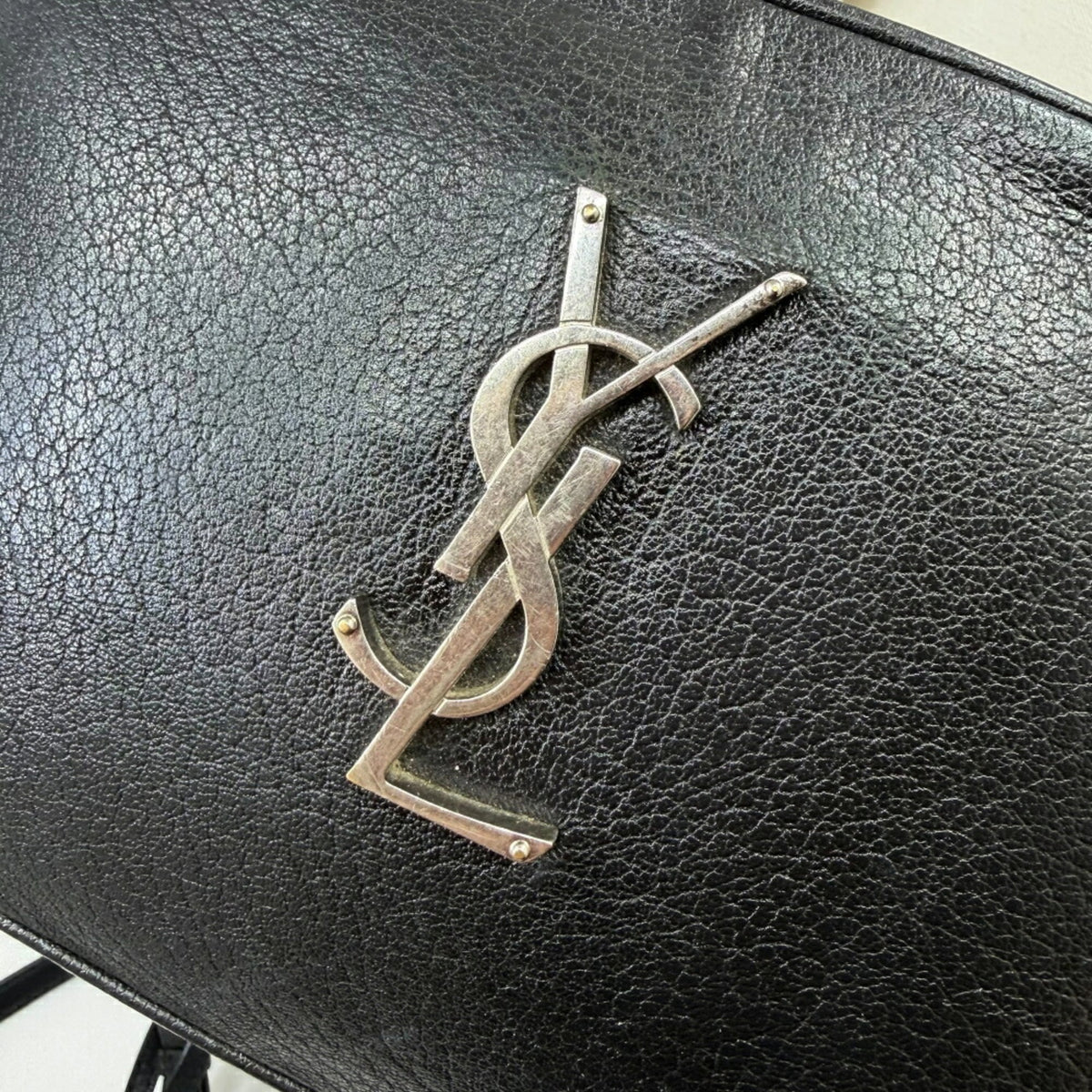 Saint Laurent Black Leather Shoulder Bag (Pre-Owned)