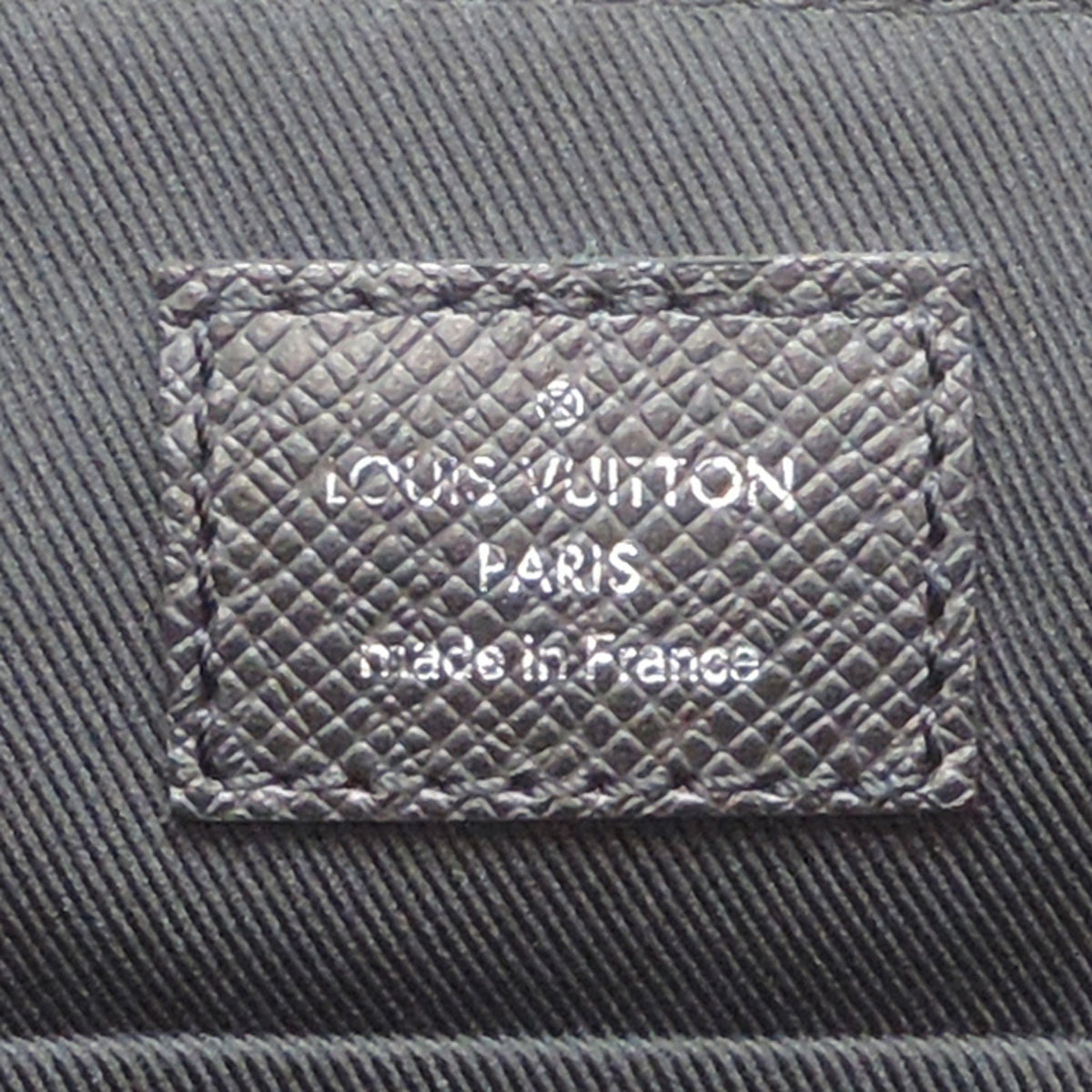 Louis Vuitton Black Taiga Leather Shoulder Bag (Pre-Owned)
