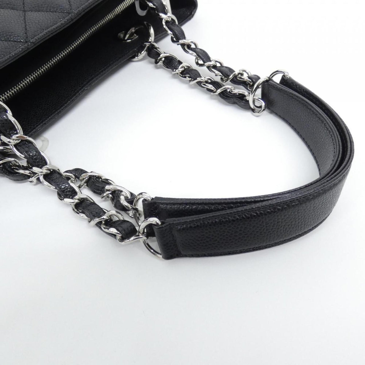 Chanel Black Grained Calfskin Shoulder Bag (Pre-Owned)