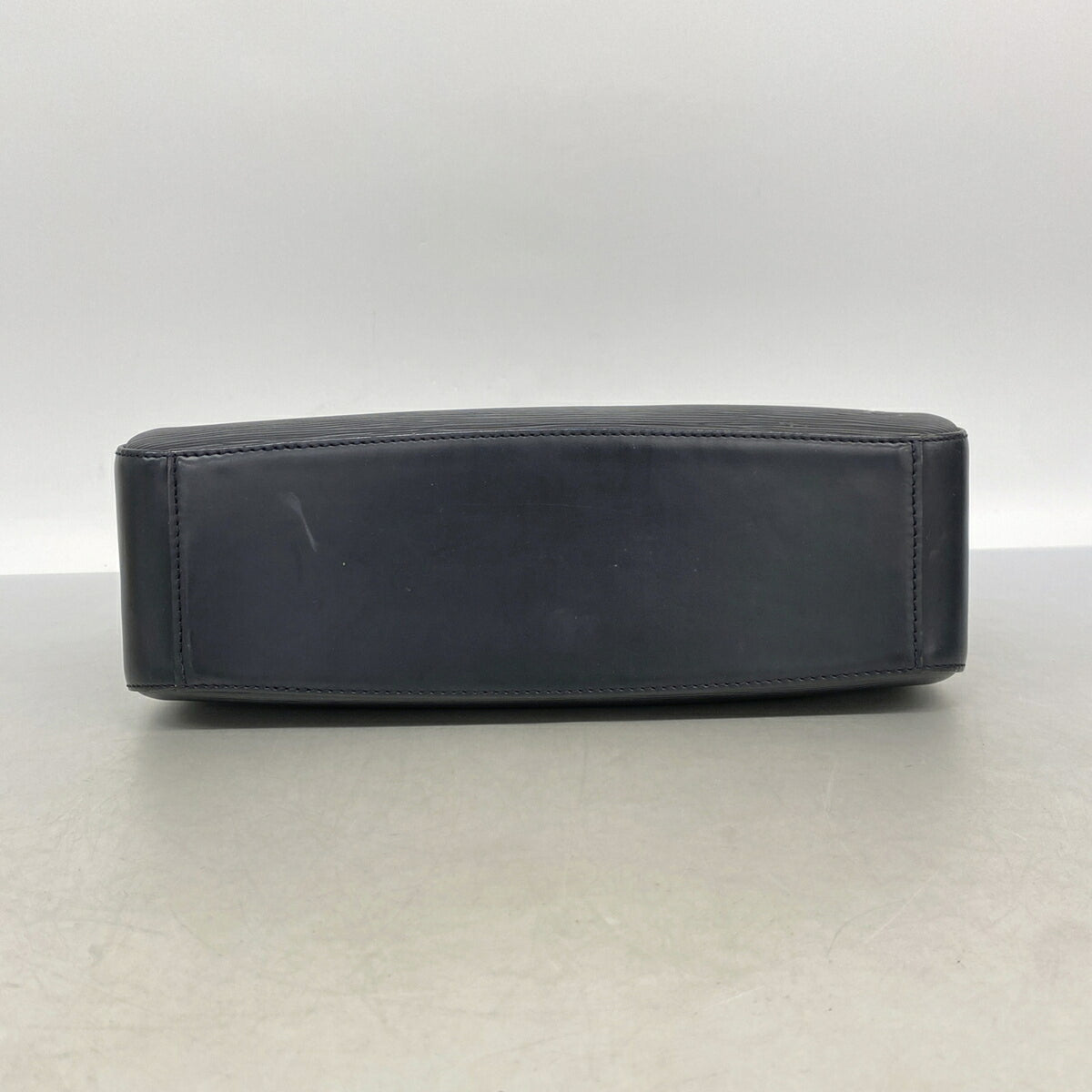 Louis Vuitton Noir Handbag (Pre-Owned)