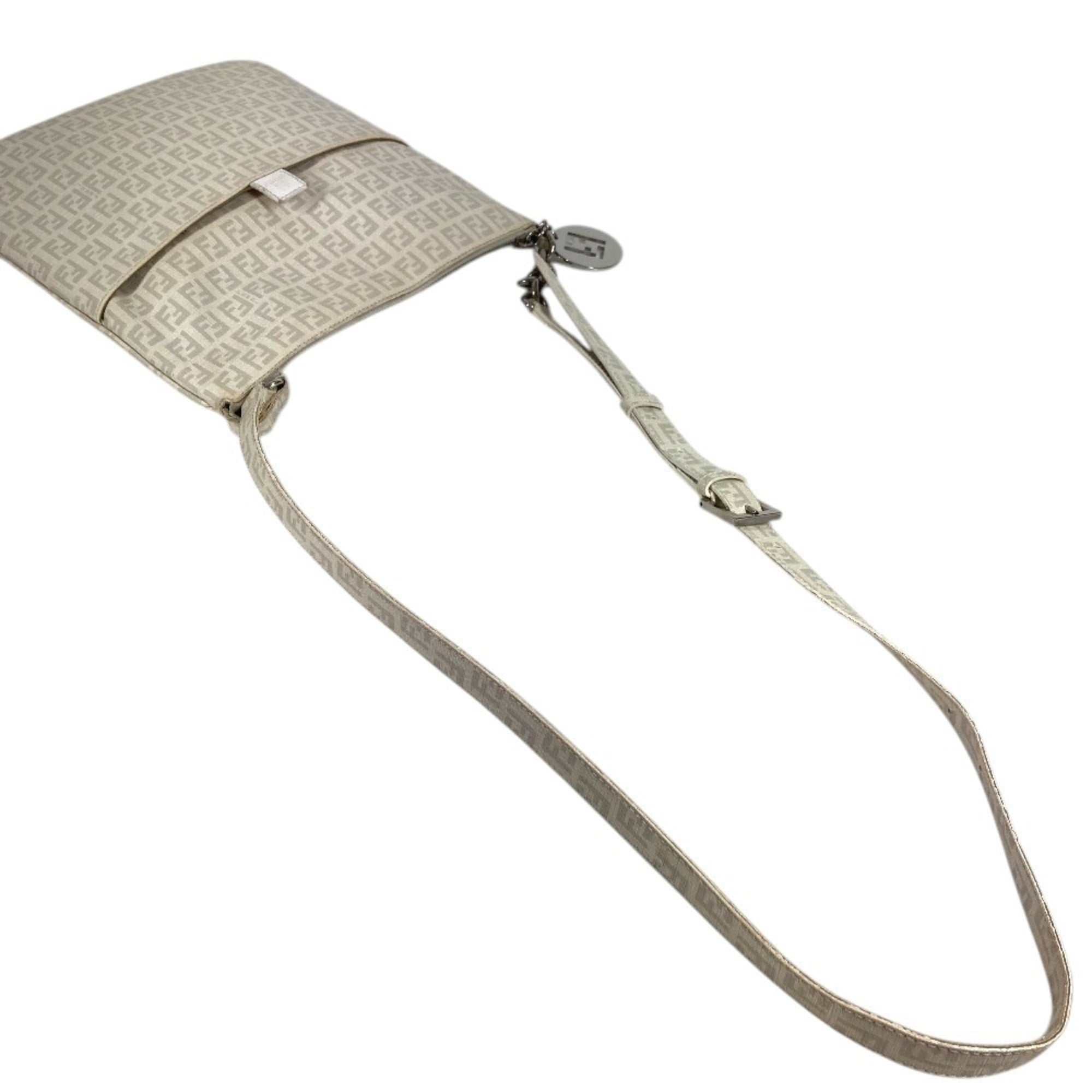Fendi White Pvc Leather Pochette Shoulder Bag (Pre-Owned)