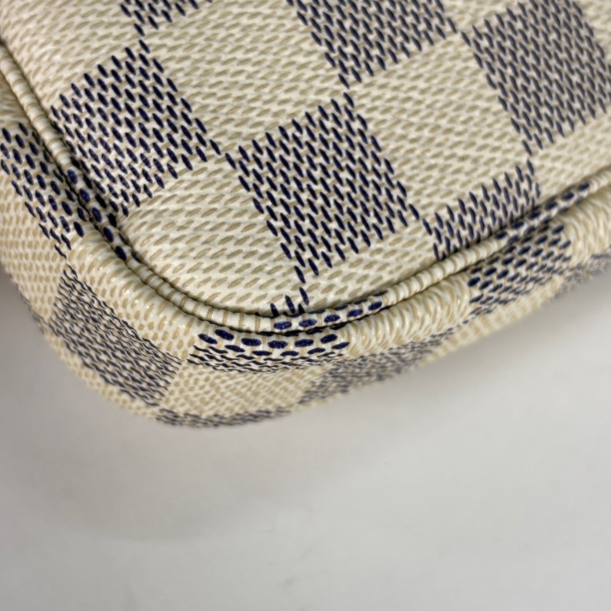 Louis Vuitton White Damier Azur Pochette Pouch (Pre-Owned)