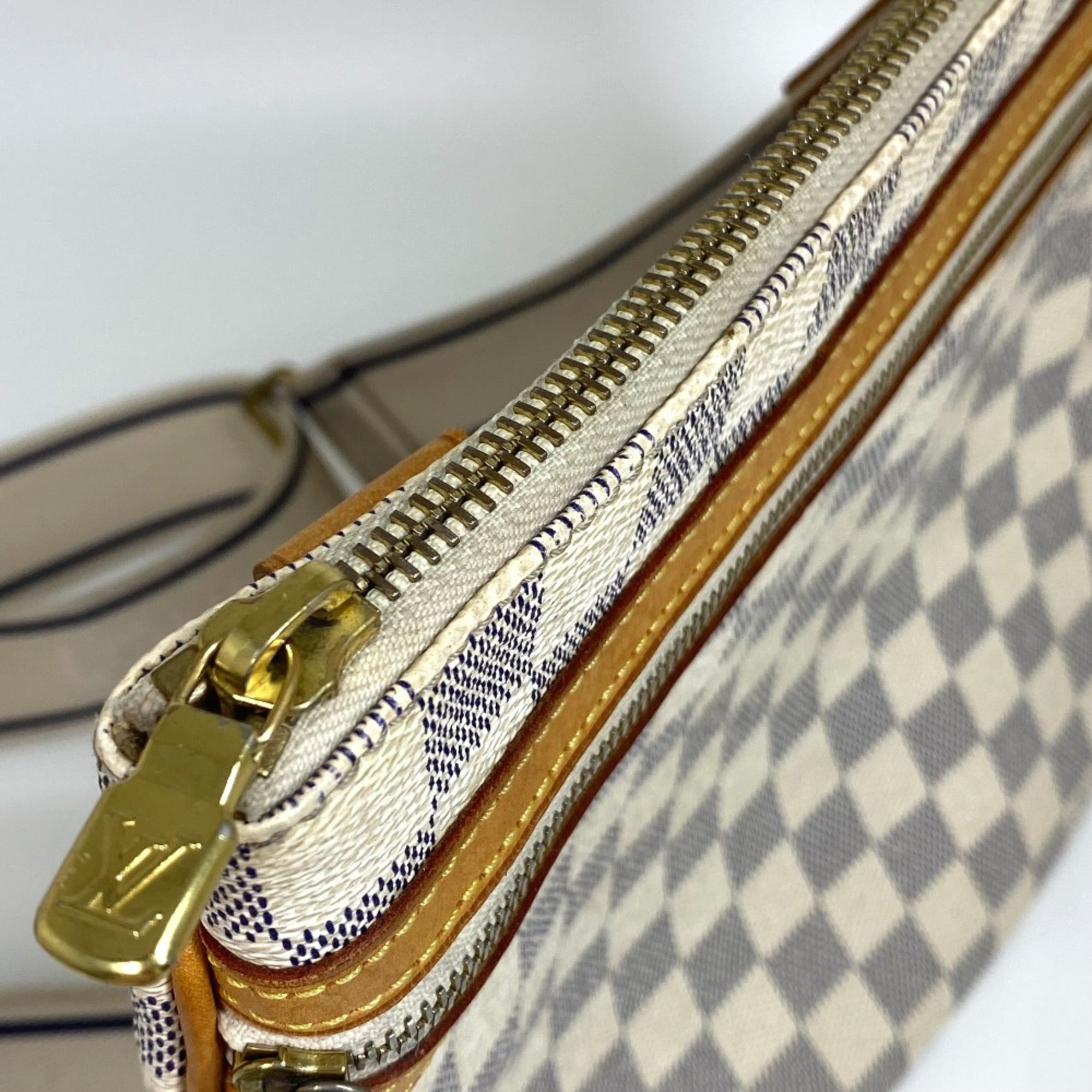 Louis Vuitton Damier Azur Azur White Damier Azur Pochette Shoulder Bag (Pre-Owned)