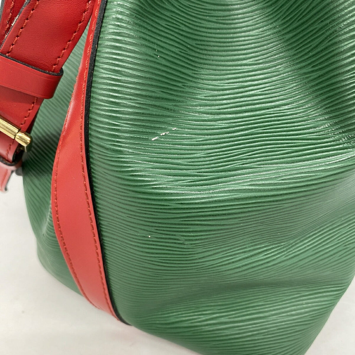 Louis Vuitton Borneo Green Castilian Red Shoulder Bag (Pre-Owned)