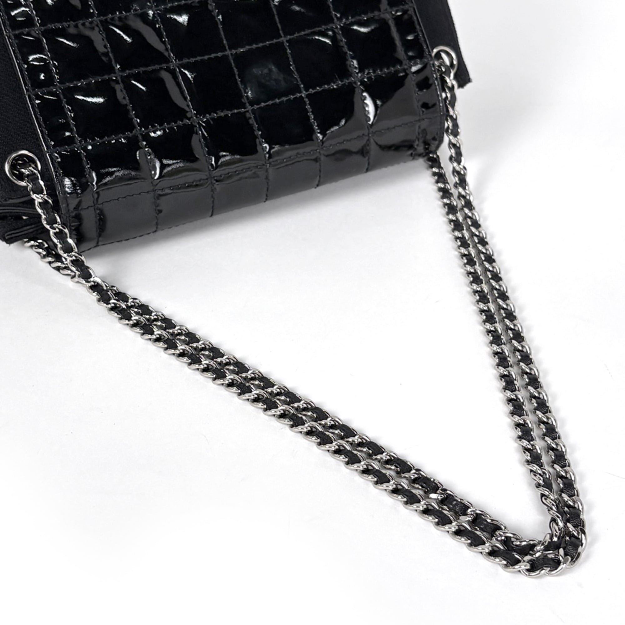 Chanel Black Patent Leather Shoulder Bag (Pre-Owned)