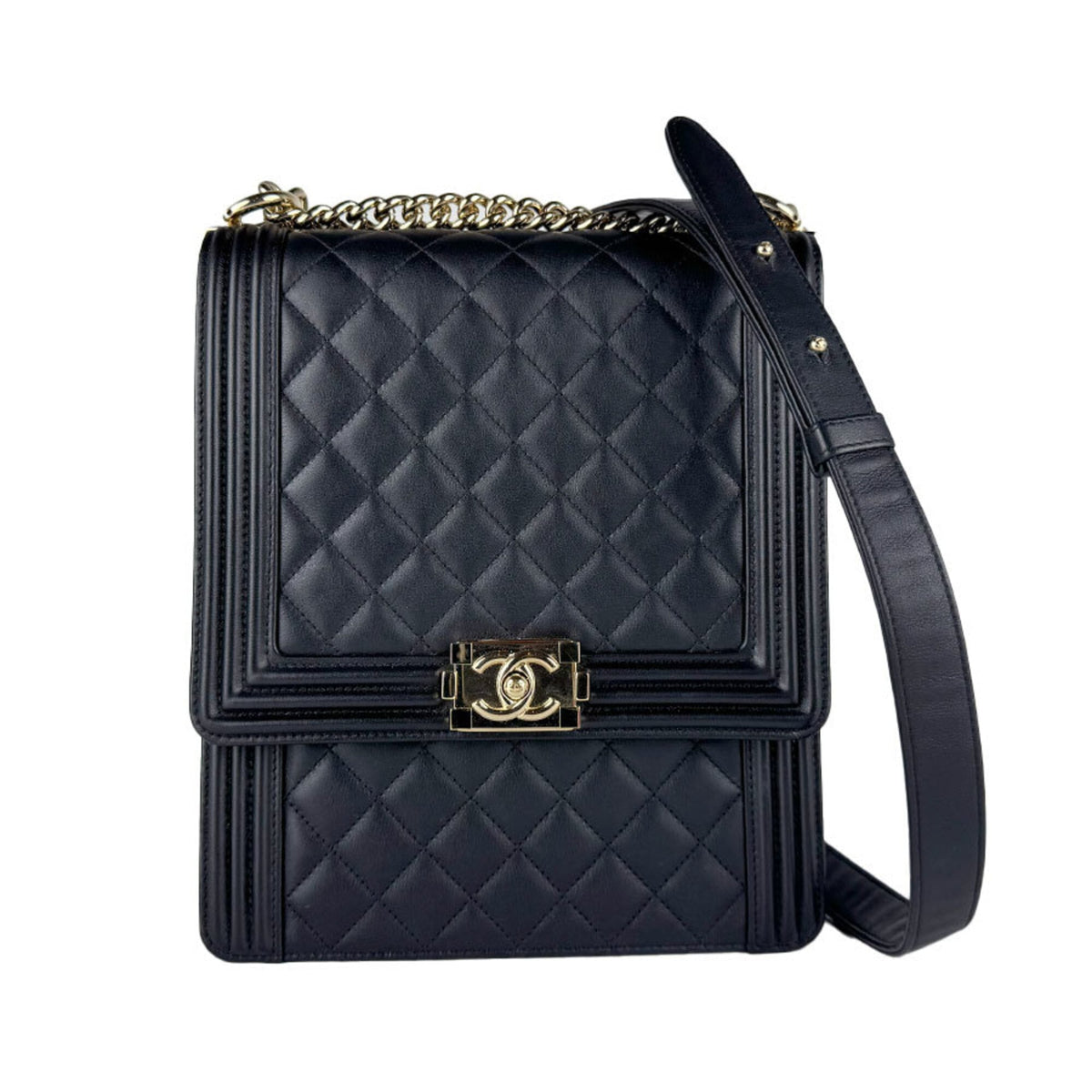 Chanel Black Leather Shoulder Bag (Pre-Owned)