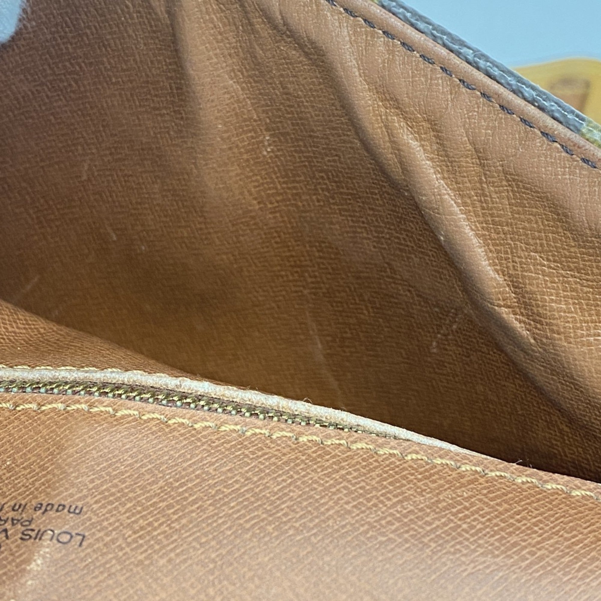 Louis Vuitton Brown Shoulder Bag (Pre-Owned)