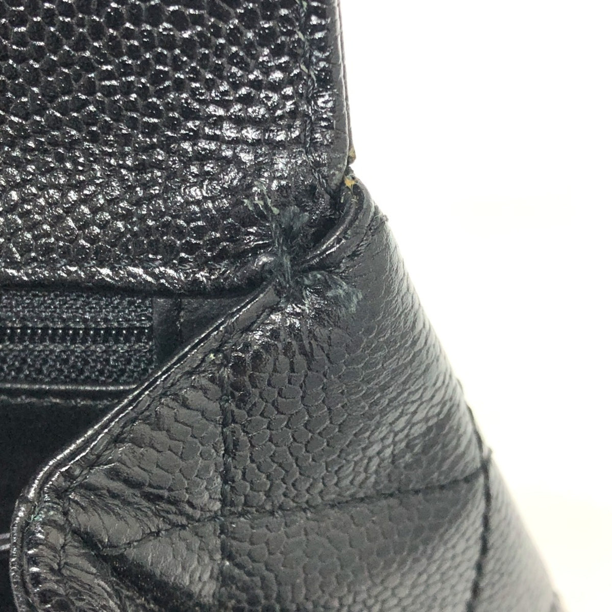 Chanel Black Leather Handbag (Pre-Owned)