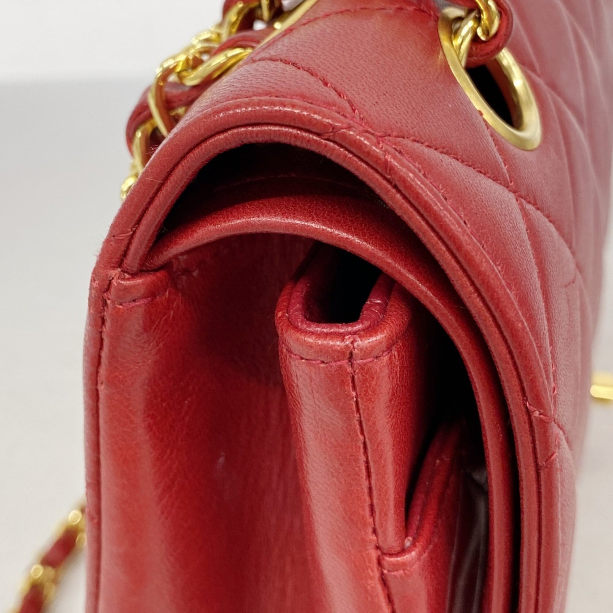 Chanel Red Color Leather Shoulder Bag (Pre-Owned)