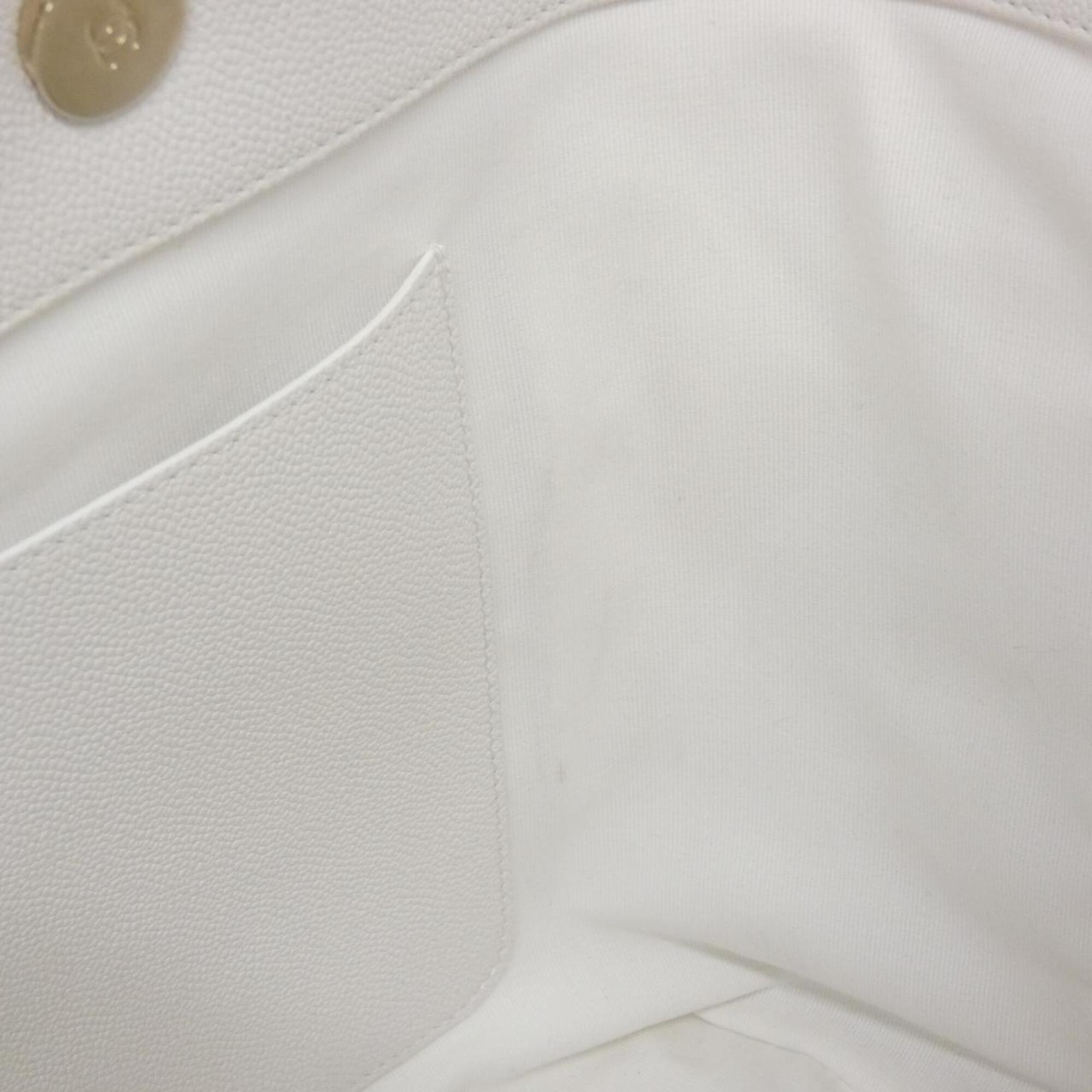 Chanel White Grained Calfskin Handbag Pouch (Pre-Owned)