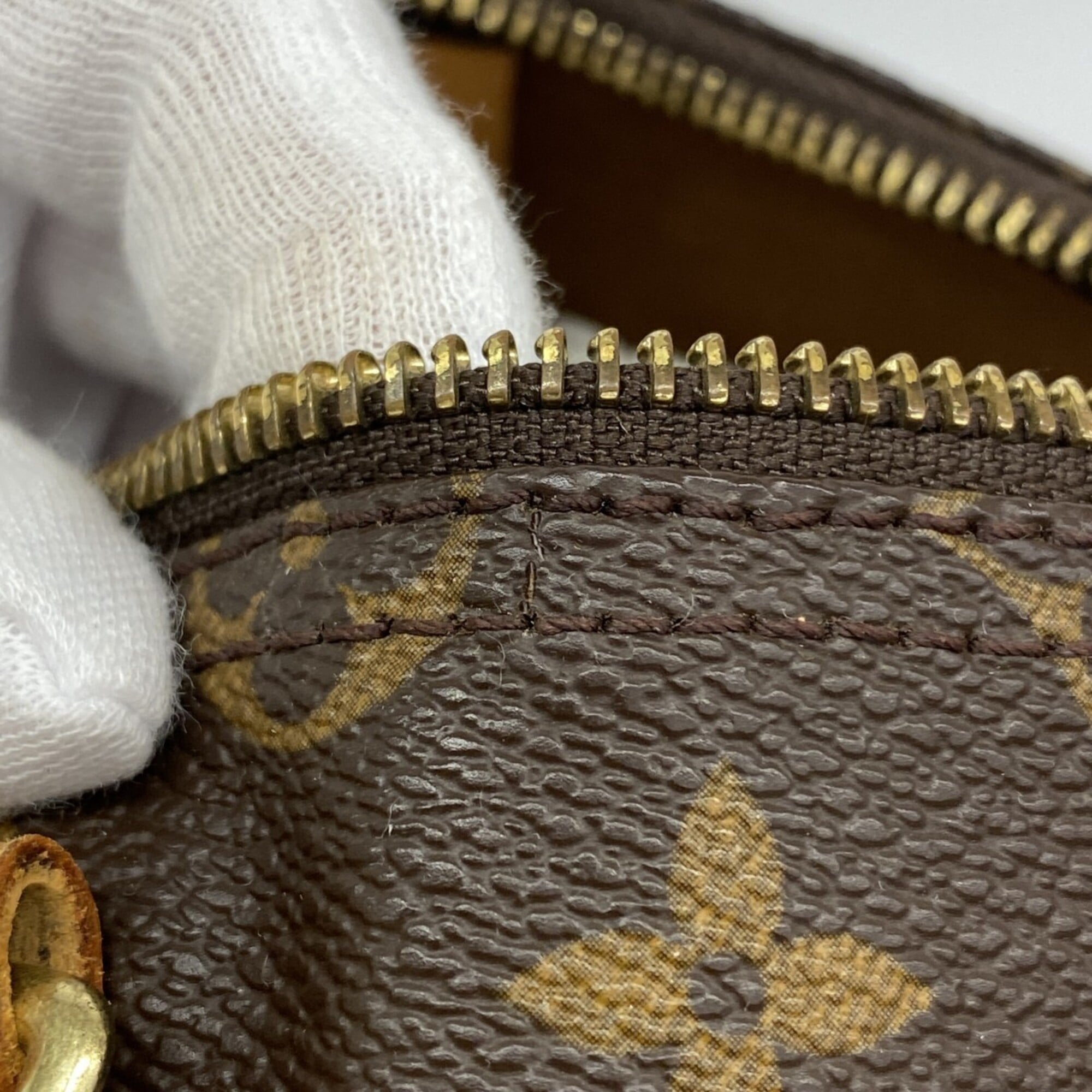 Louis Vuitton Brown Handbag (Pre-Owned)