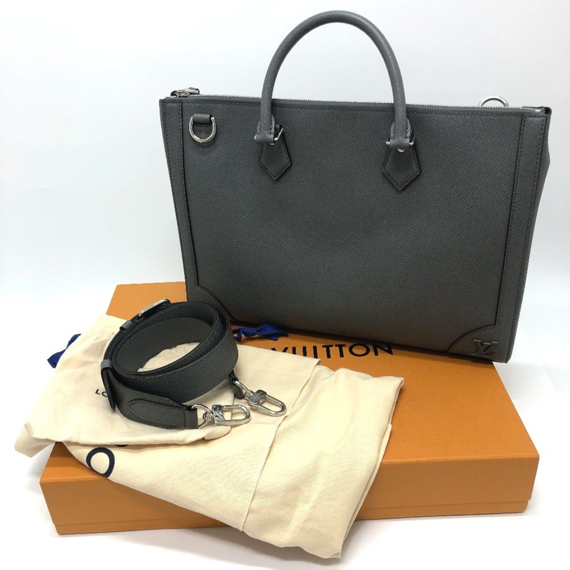 Louis Vuitton Taiga Gray Taiga Leather Briefcase (Pre-Owned)