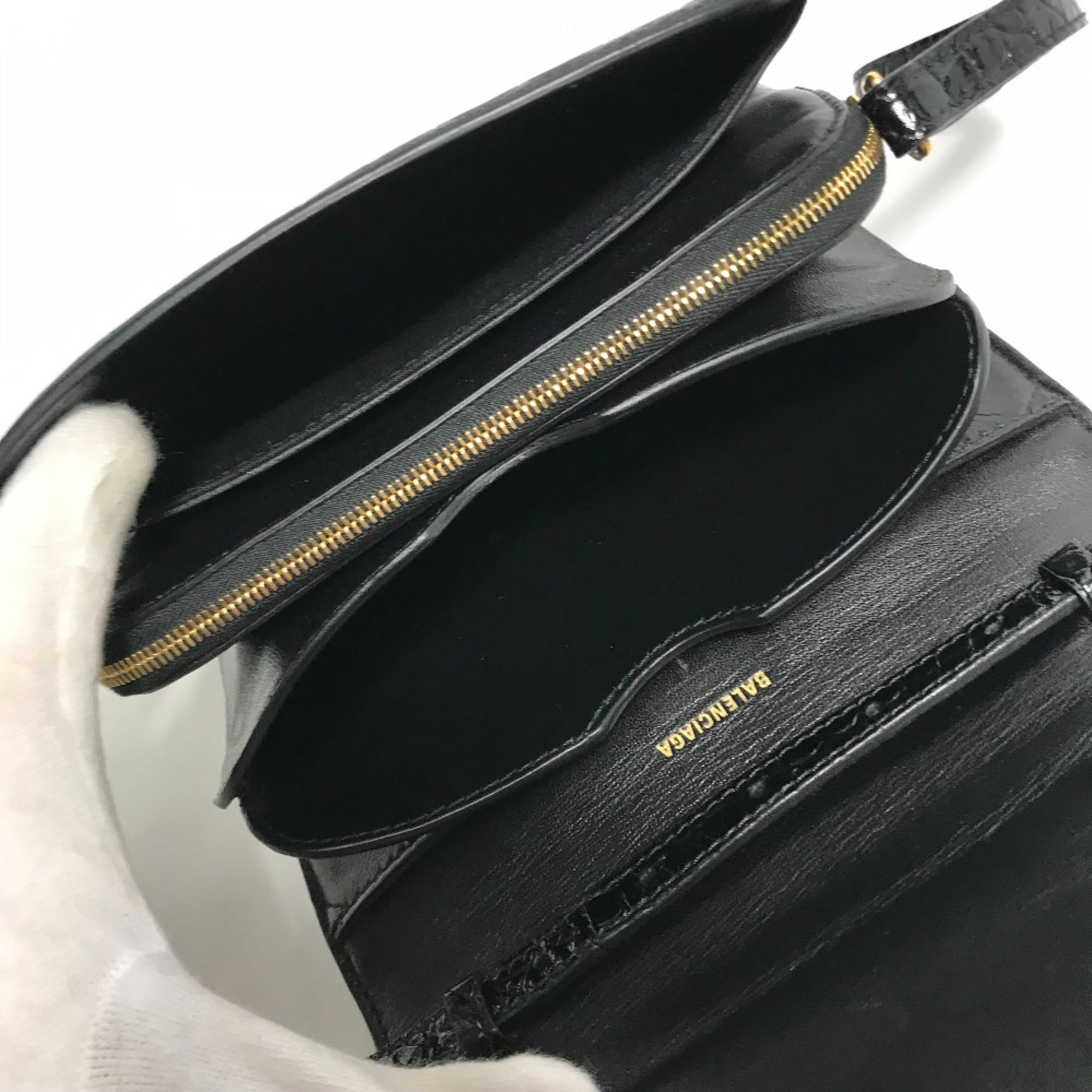 Balenciaga Black Leather Shoulder Bag (Pre-Owned)