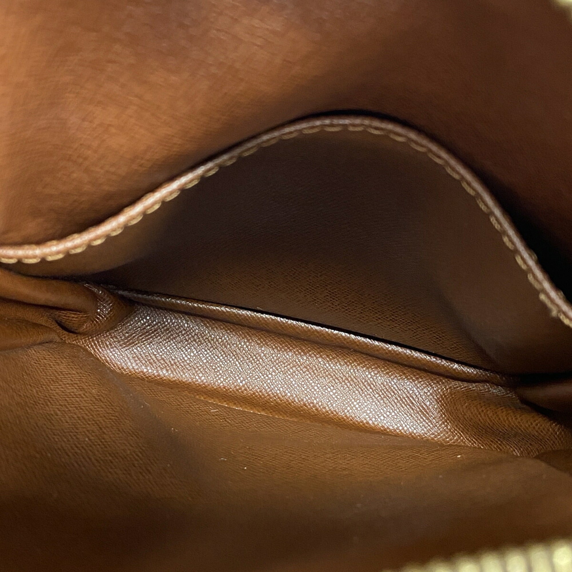 Louis Vuitton Brown Shoulder Bag (Pre-Owned)