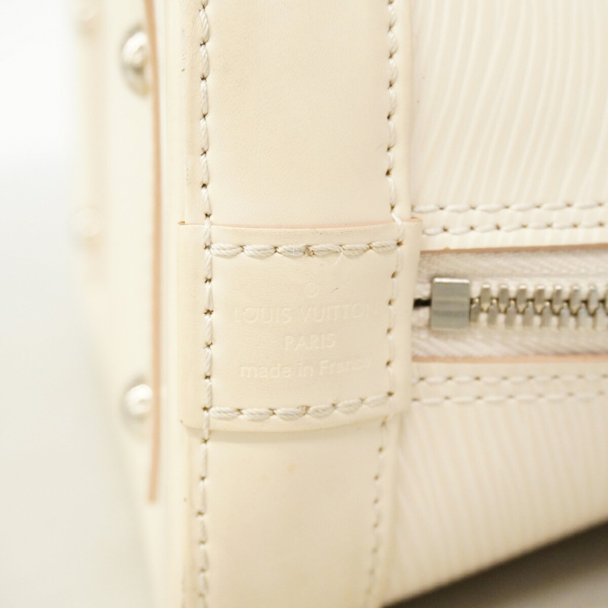 Louis Vuitton White Handbag (Pre-Owned)