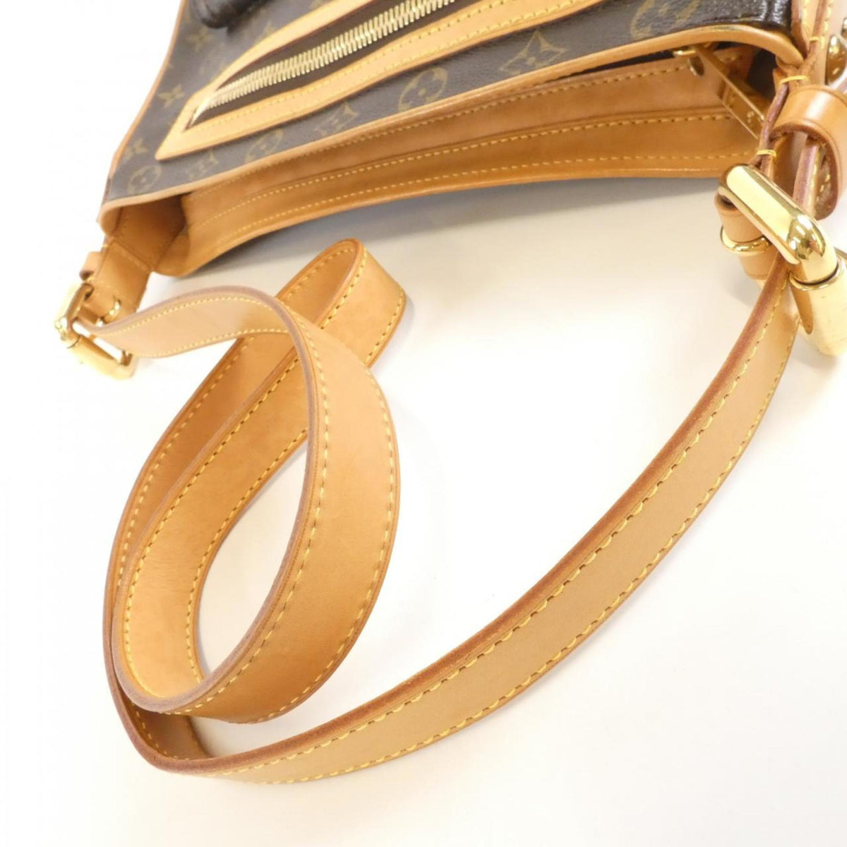 Louis Vuitton Marron Coated Canvas Shoulder Bag (Pre-Owned)