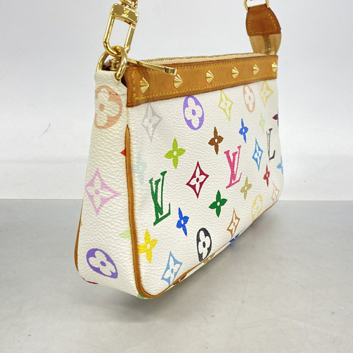Louis Vuitton Blanc Pouch (Pre-Owned)