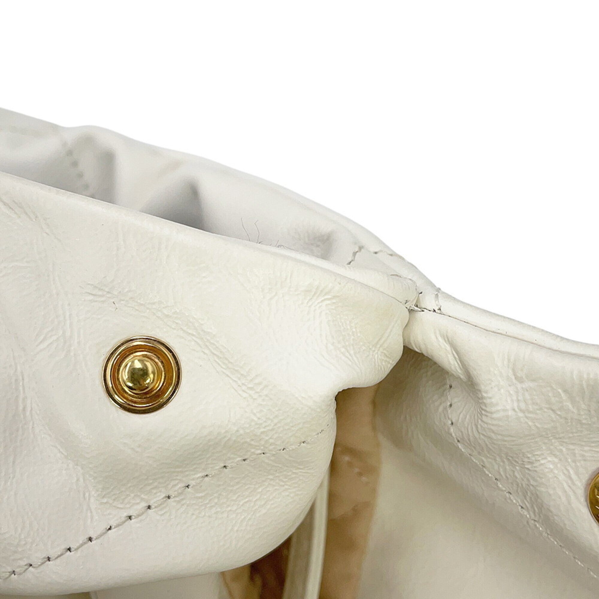Chanel Matelasse White Leather Handbag (Pre-Owned)