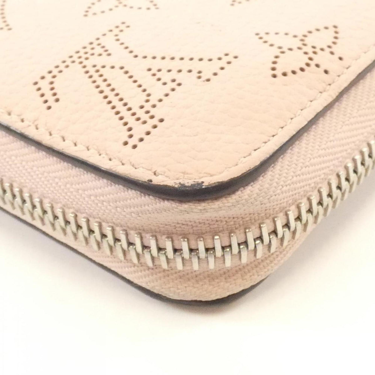 Louis Vuitton Magnolia Leather Long Wallet (Bi-Fold) (Pre-Owned)