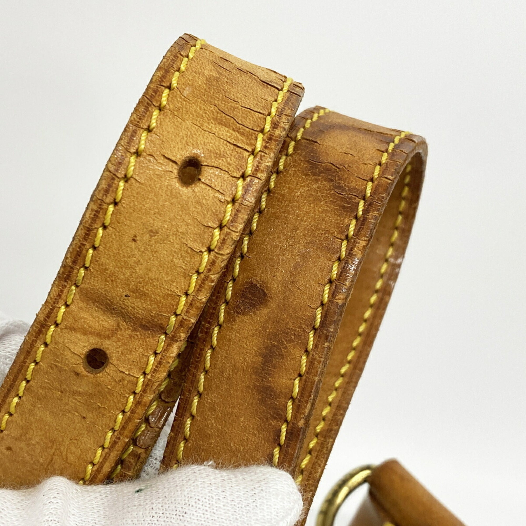 Louis Vuitton Brown Shoulder Bag (Pre-Owned)